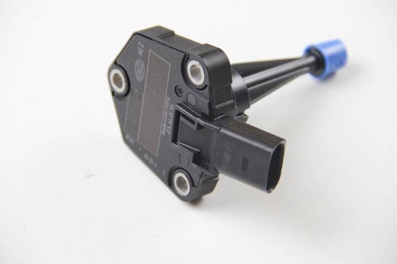 Датчик рівня оливи Q2/Q3/OCTAVIA/SUPERB/CADDY 1.0-2.0D 12-, HELLA (6PR013680071) | Зображення 1