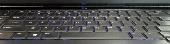 Игровой ноутбук Dell Alienware 15 R3 / 15.6" (1920x1080) IPS / Intel Core i7-7700HQ (4 (8) ядра по 2.8 - 3.8 GHz) / 16 GB DDR4 / 512 GB SSD + 500 GB HDD / nVidia GeForce GTX 1060, 6 GB GDDR5, 192-bit / WebCam б/у | Зображення 8