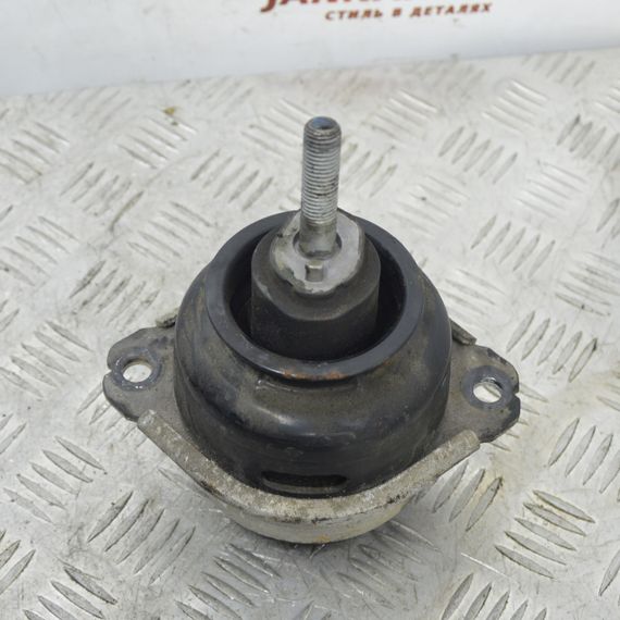 Опора двигуна 3.0 TDI / 3.6 FSI Volkswagen Touareg 2004-2010 Подушка двигуна Фольксваген Туарег 7L8199131A