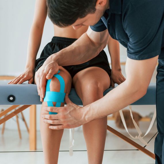 Стрічка кінезіологічна (кінезіо тейп) 4FIZJO 7.5 см x 5 м 4FJ0548 Sky Blue (P-5907739318909) | Зображення 7