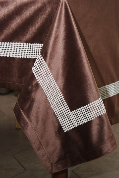 Скатертина Kayra оксамитова, однотонна 165х300 см Коричнева | Зображення 2