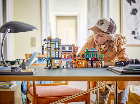 Конструктор LEGO Creator Центральна вулиця (31141) | Зображення 3