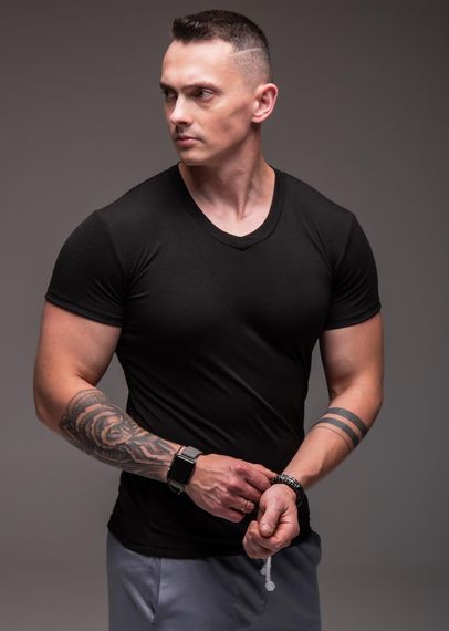 Мужская приталенная футболка с горловиной мыс RA2258 размер М, цвет черный