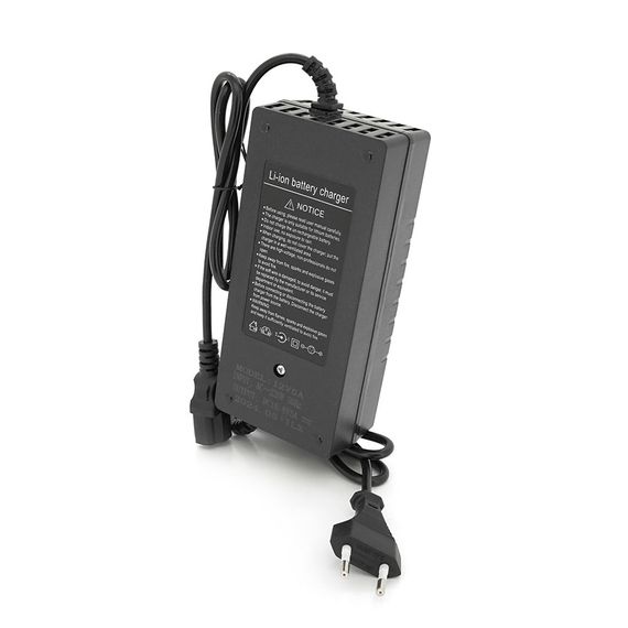 Зарядний пристрій акумуляторів Li-ion 16.8V, 5A, , роз'єм Triangle plug (T-tipe/IEC/C13 N+L-), LED-індикація | Зображення 2