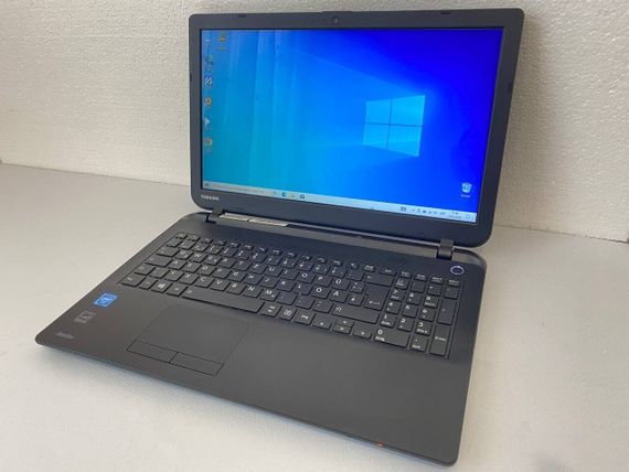 Ноутбук Б-класс Toshiba Satellite C50-B-1CD5 / 15.6" (1366x786) TN / Intel Celeron N2840 (2 ядра по 2.16 - 2.58 GHz) / 8 GB DDR3 / 750 GB HDD / Intel HD Graphics / WebCam / DVD-ROM б/у | Зображення 2