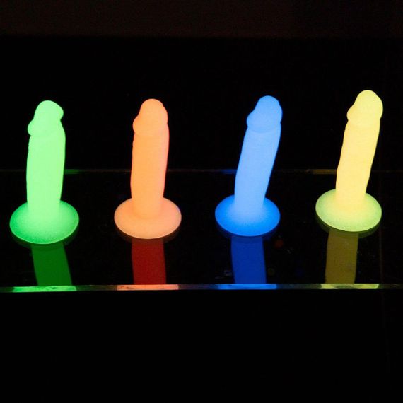 Набір фалоімітаторів ADDICTION Silly Willy Glow in the Dark, 4 кольори, 12 шт, світяться в темряві Sex Aura | Зображення 1