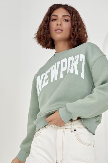 Теплый укороченный свитшот с надписью Newport мятный цвет S | Зображення 4