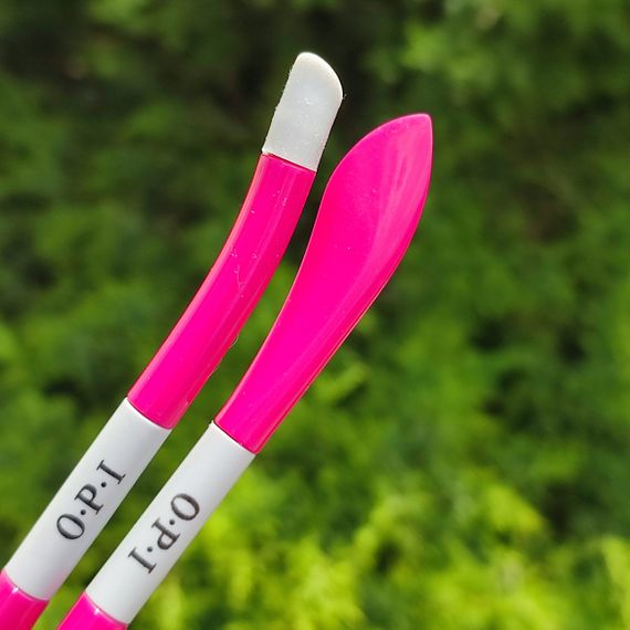 Малиновый силиконовый пушер OPI двухсторонний