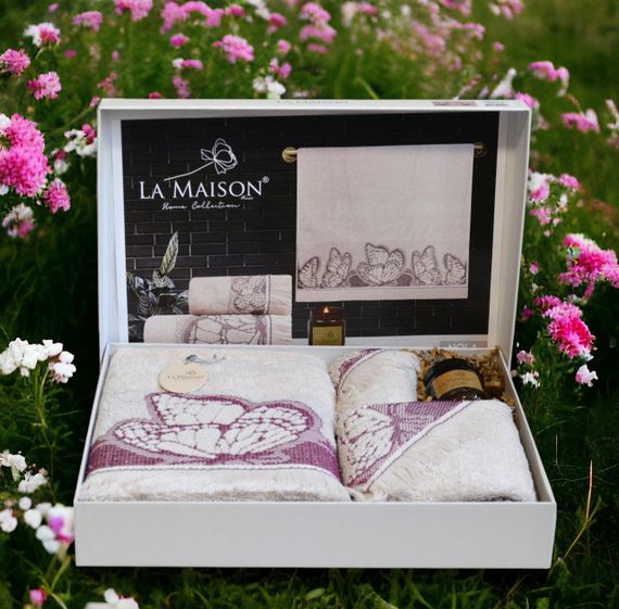 Подарочный набор полотенец La Maison, 3 шт. со свечой Nola Pudra | Зображення 1