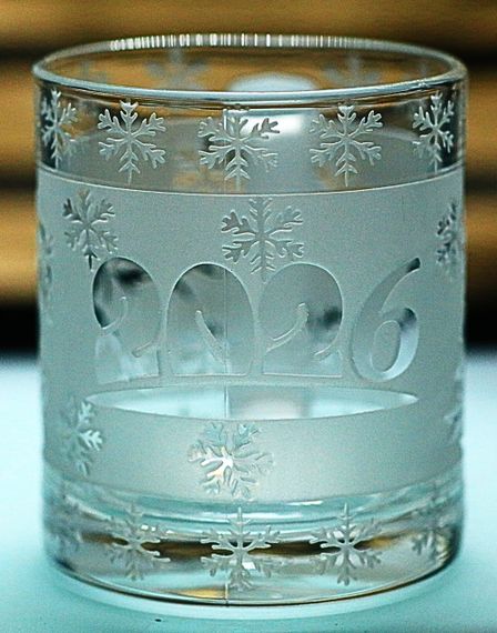 Подарочная чашка  для чая воды кофе 320 мл с гравировкой символа  года 2026 Лошадь | Зображення 2