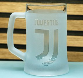 Пивной бокал 670 мл ФК Juventus Ювентус с гравировкой подарок для фаната футбольная кружка
