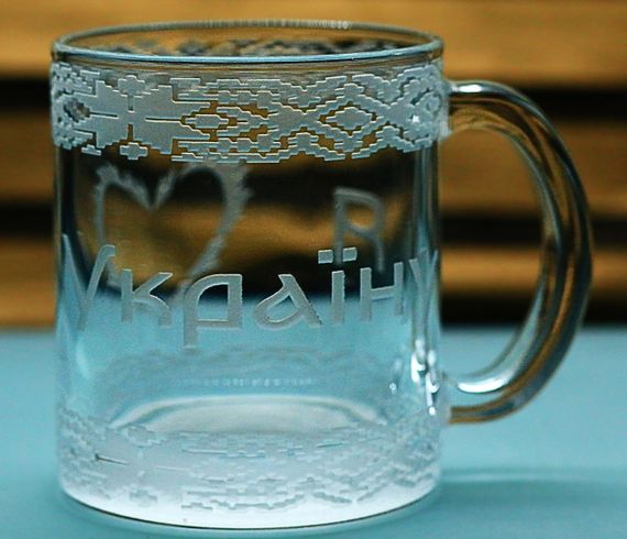 Скляна чашка з гравіюванням Я люблю Україну кухлі для чаю романтичний та патріотичний подарунок глянсова | Зображення 2