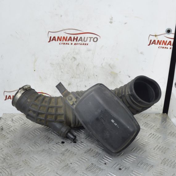 Патрубок повітряного фільтра 2.5 DCI Nissan Navara Трубка повітропроводу Ніссан Навара EB301