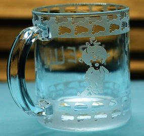 Подарункова чашка для чаю кави 320 мл з гравіюванням напису майбутній Хрещеній