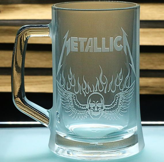 Пивний келих 670 мл Metallica з гравіюванням кружка для фаната металу Рок-атрибутика  подарунок металісту Металіка