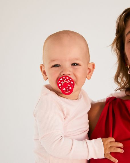 Соска пустушка BIBS Polka Colour Latex кругла 6-18 міс Candy Apple / Blossom | Зображення 2