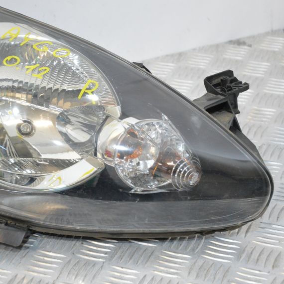 Фара права Toyota Aygo 2005-2014 Фара передня права Тойота Айго 89552101 | Зображення 2