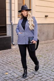 Жіночий піджак на підкладці з накладними кишенями голубий р.48/50  384656