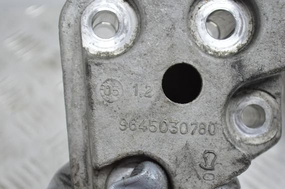 Кронштейн кріплення двигуна правий Peugeot Expert 2.0 HDI лапа опора мотора Пежо 9645030780 | Зображення 2