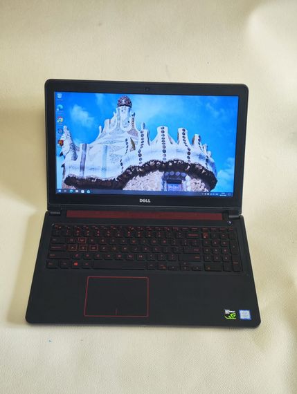 Ігровий ноутбук Dell Inspiron 15 Gaming 5577 / 15.6" (1920x1080) TN / Intel Core i7-7700HQ (4 (8) ядра по 2.8 - 3.8 GHz) / 16 GB DDR4 / 256 GB SSD / nVidia GeForce GTX 1050, 2 GB GDDR5, 128-bit / WebCam б/в | Зображення 1