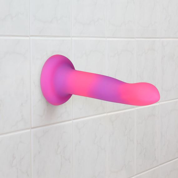Фалоімітатор, що світиться в темряві, ADDICTION Rave 8″, Glow in the Dark Dildo Pink Purple, 20,3 см | Зображення 5