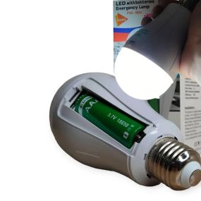 Аварійна світлодіодна лампа 20W з акумулятором на патрон лампочка Led акумуляторна під цоколь