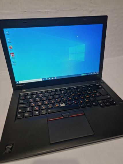 Ноутбук Б-класс Lenovo ThinkPad T450 / 14" (1366x768) TN / Intel Core i5-5300U (2 (4) ядра по 2.3 - 2.9 GHz) / 8 GB DDR3 / 240 GB SSD / Intel HD Graphics 5500 / WebCam / Два АКБ б/у | Зображення 1
