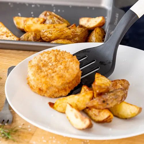 Лопатка з прорізами KitchenAid Classic KHA002OHPNG 34 см біла | Зображення 3