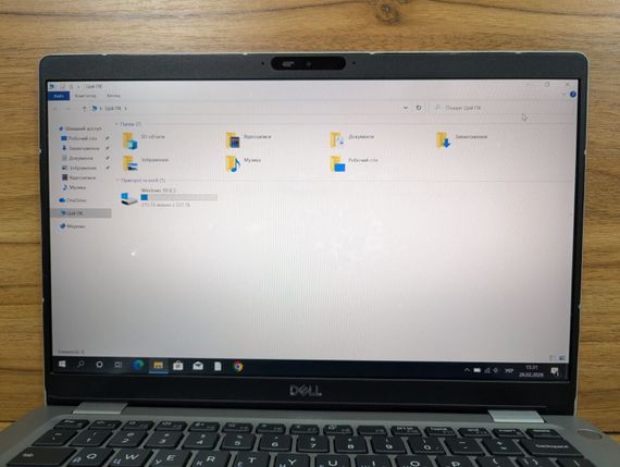 Ноутбук Б-клас Dell Latitude 5310 / 13.3" (1920x1080) IPS / Intel Core i7-10610U (4 (8) ядра по 1.8 - 4.9 GHz) / 8 GB DDR4 / 256 GB SSD / Intel UHD Graphics / WebCam / Windows 10 б/в + Подарунок  Флеш-накопичувач USB 32 GB | Зображення 2