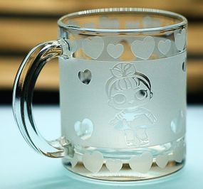Подарункова дитяча чашка для чаю води 320 мл з гравіюванням лялька ЛОЛ L.O.L