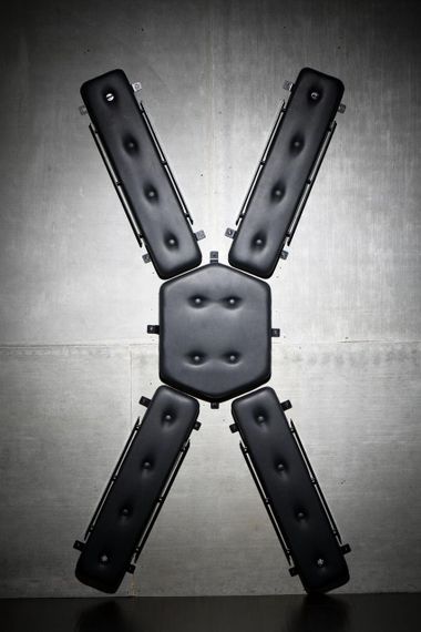 Андреевский крест Master Series: St. Andrew's Cross, крепится на стену sexstyle