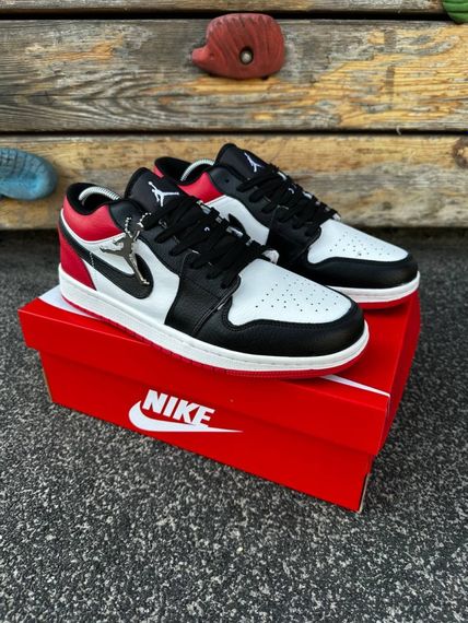 Кросівки Nike Air Jordan low (black white red) | Зображення 4