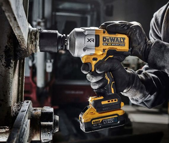 Гайковерт ударний акумуляторний DeWalt з АКБ та ЗП DCF961H2T | Зображення 1