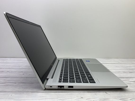 Ультрабук Б-клас HP ProBook 440 G10 / 14" (1920x1080) IPS / Intel Core i5-1335U (10 (12) ядер по 3.4 - 4.6 GHz) / 16 GB DDR4 / 256 GB SSD / Intel Iris Xe Graphics / WebCam б/в | Зображення 3