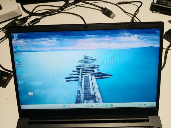 Ноутбук Б-класс Lenovo ThinkPad E14 Gen 2 / 14" (1920x1080) IPS / AMD Ryzen 5 4500U (6 ядер по 2.3 - 4.0 GHz) / 8 GB DDR4 / 120 GB SSD / AMD Radeon RX Vega 6 Graphics / WebCam / Windows 11 б/у | Зображення 3