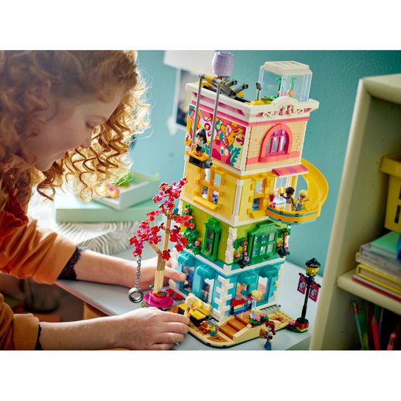 Конструктор LEGO Friends Хартлейк-Сіті. Громадський центр 1513 деталей (41748) | Зображення 9