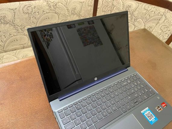 Ноутбук HP 15-eh1052wm / 15.6" (1920x1080) IPS / AMD Ryzen 5 5500U (6 (12) ядра по 2.1 - 4.0 GHz) / 16 GB DDR4 / 512 GB SSD / AMD Radeon Graphics / WebCam б/у | Зображення 2