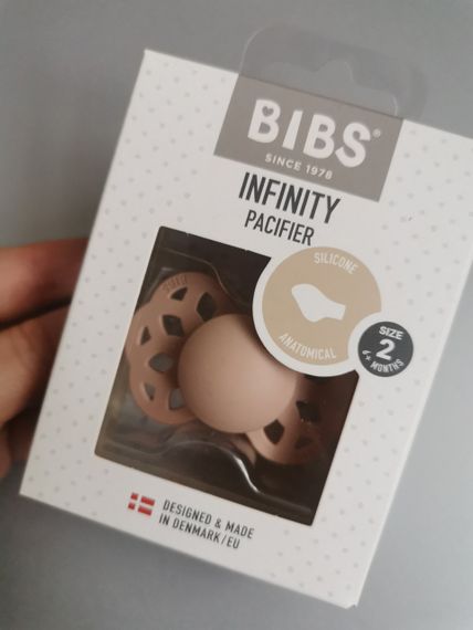 Соска пустушка BIBS 6-18 Infinity Silicone Anatomical (анатомічна) – Blush | Зображення 3