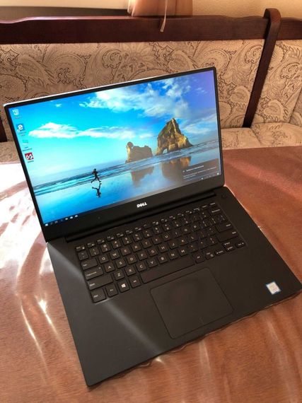 Мобільна робоча станція Dell Precision 5510 / 15.6" (1920x1080) IPS / Intel Xeon E3-1505M v5 (4 (8) ядра по 2.8 - 3.7 GHz) / 16 GB DDR4 / 256 GB SSD / nVidia Quadro M1000M, 2 GB GDDR5, 128-bit / WebCam б/в | Зображення 1