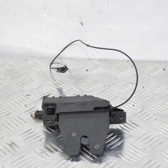 Замок кришки багажника BMW E60 E81 E87 E90 E91 E92 2004-2013 Замок багажника БМВ е60 е87 е90 7840617