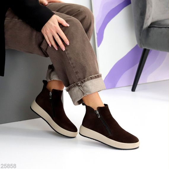 Лаконічні замшеві зимові черевики на дві блискавки колір Шоколад | Зображення 2