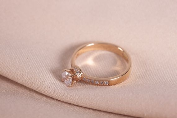 Кольцо из красного золота с фианитами 20 | Зображення 6