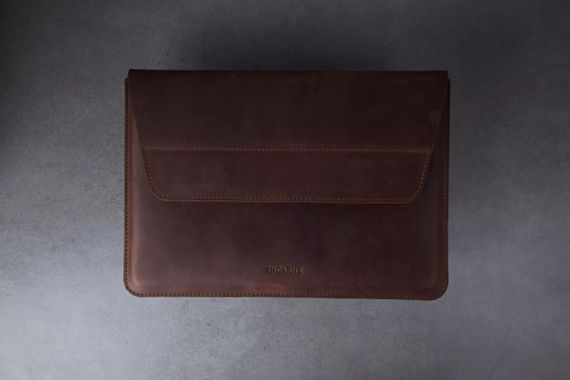 Чохол для ноутбука вінтажний Incarne Line MacBook Air 13" 2018-2025 line-brown-vintage-air-13 коричневий | Зображення 1