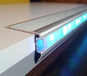 Профиль алюминиевый угловой для ступеней с LED подсветкой А 4733 1м