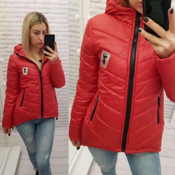 Жіноча демісезонна куртка з емблемою, арт.210/7, червоний | Зображення 2