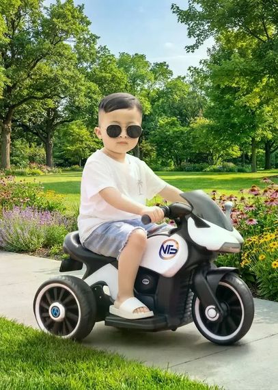 Дитячий електромотоцикл 26X-128 білий на акумуляторі • Акумуляторний триколісний мотоцикл 26X-128 для дітей, прогулянок, двору та дачі білий | Зображення 4