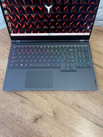 Ноутбук  Lenovo Legion 7 15.6" 144Hz i7 10750H 16Gb SSD 512Gb RTX 2070 MaxQ Б/В | Зображення 2