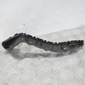 Кронштейн заднього бампера правий Skoda Rapid Spaceback 2012-2019 універсал Кріплення бампера заднє праве Шкода Рапід 5JJ807394