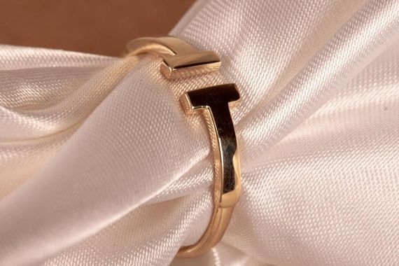 Женское кольцо Tiffany из желтого золота 18.5 | Зображення 1