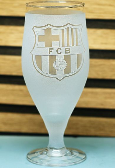 Пивний келих 500 мл Barcelona на ніжці з гравіюванням  подарунок кружка фанату футболу Барселона FC